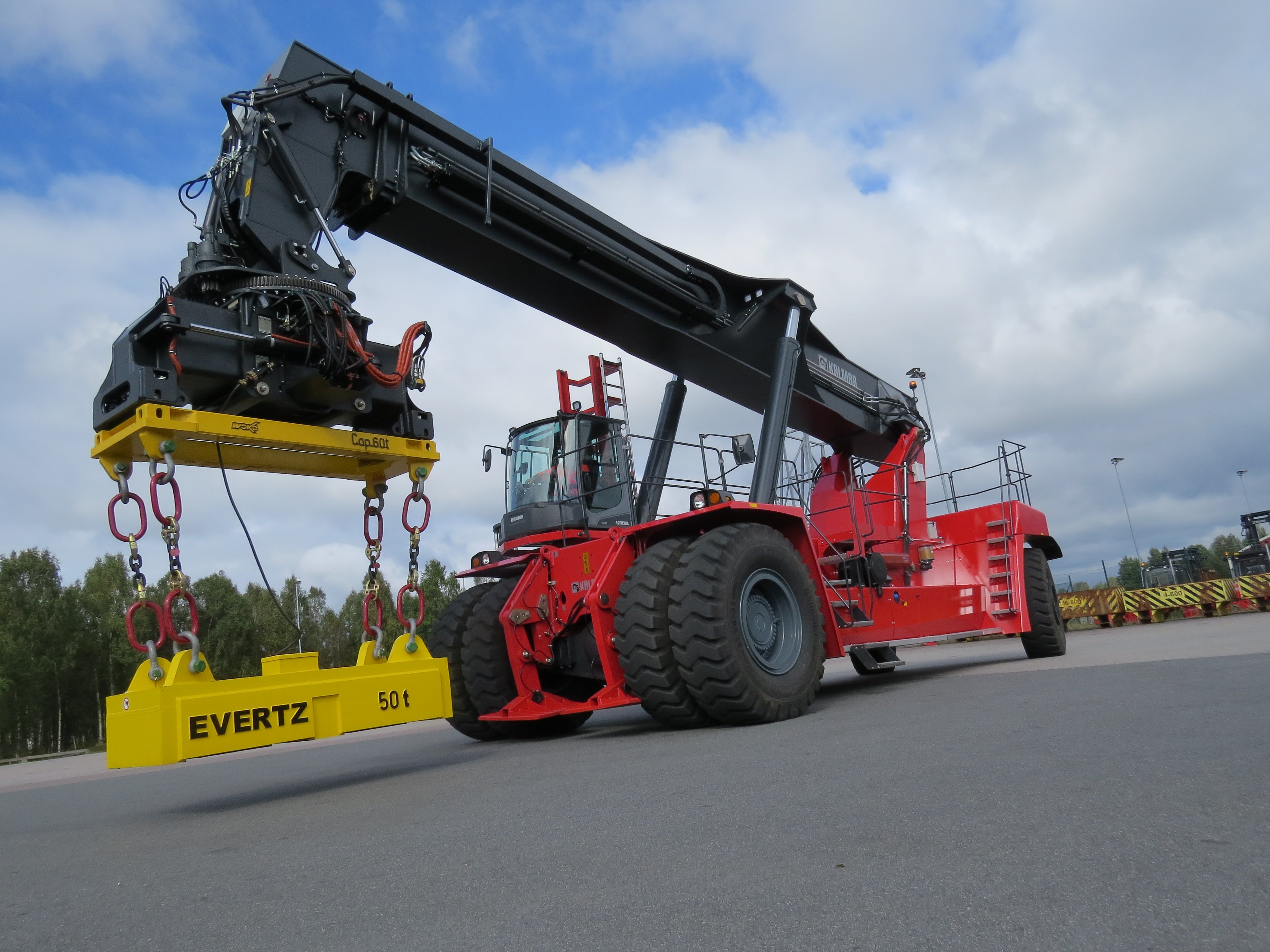 Kalmar To Supply The First Super Gloria Reachstacker To Egon Evertz In ...