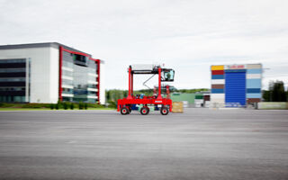 Solid foundation for success: Kalmar semi-automation solution for straddle and shuttle carriers